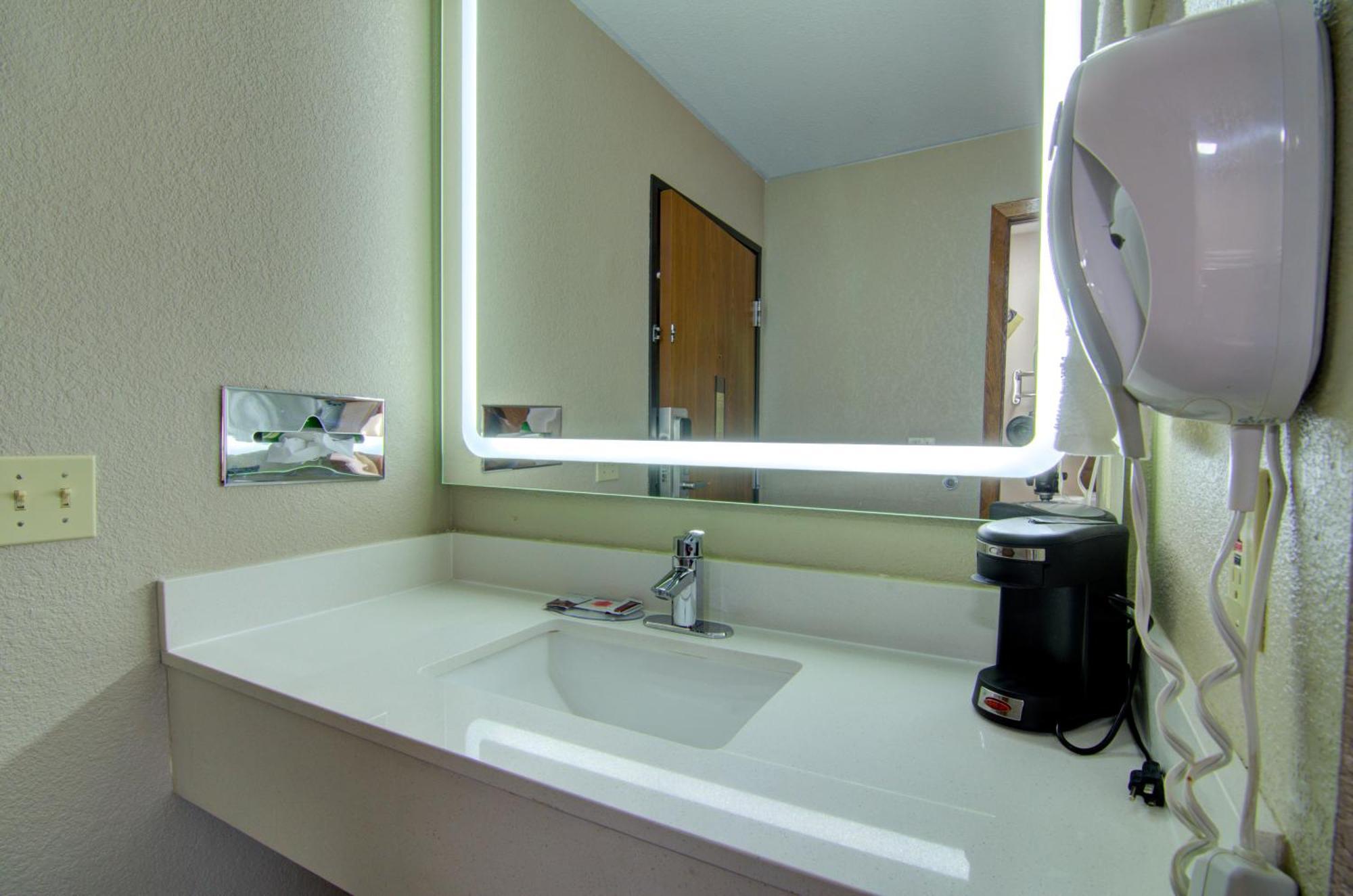 Westbridge Inn And Suites Centerville Dış mekan fotoğraf